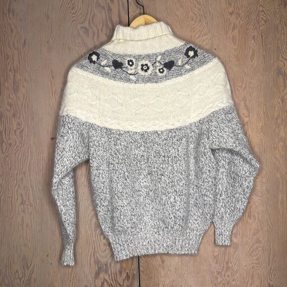 NWT Vintage Les Copains Turtleneck Black White Heart Flower Patterned Sweater - Picture 2 of 6